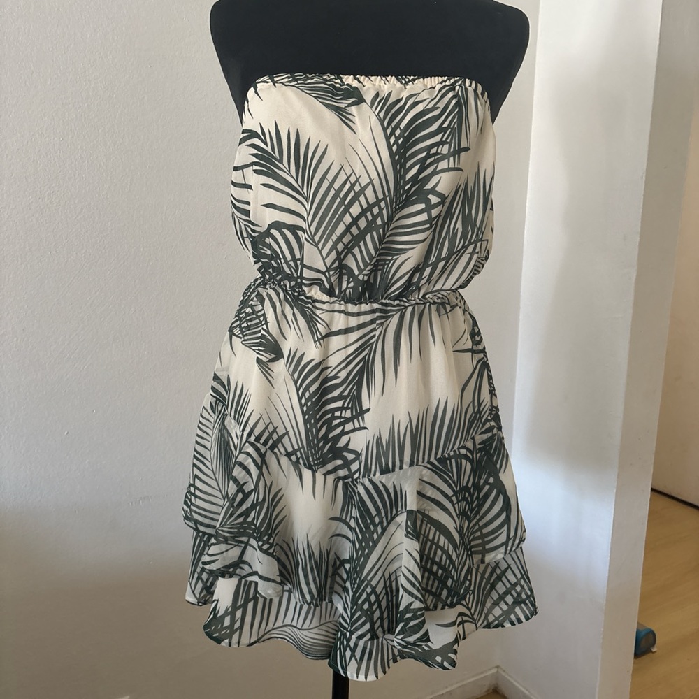 Express Strapless romper with Leaf Pattern